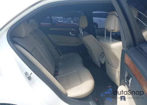 2010 Mercedes-Benz E 350 z USA, uszkodzony, nr VIN WDDHF5GBXAA113316